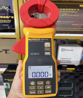 Fluke Earth Ground Tester with 1999 Digit LCD Display 128 Hz Measure Frequency and 3000 Measurements Battery Life