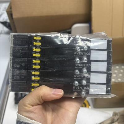 AVENTICS STOCK Pneumatisches Ventil 5/2 Richtungsventil mit Doppelsolenoid 850 l/min und 24 V Gleichspannung