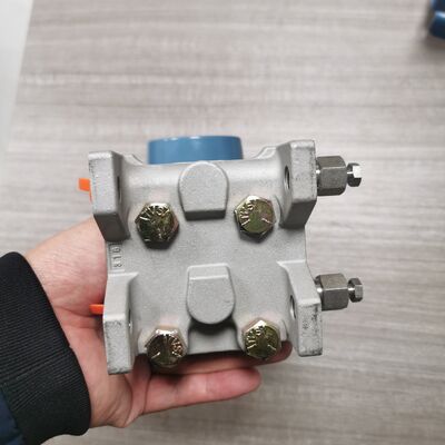 Der Drucktransmitter RosemountTM 3051 CoplanarTM 3051CD2A02A1JM6K5S5Q4 + 0305RC32