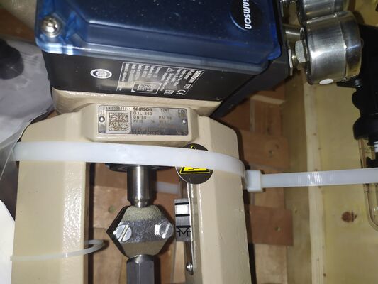 Samson 3725 Electropneumatic Positioner 3725-1100000000 7 Bar/105 Psi  Stock 