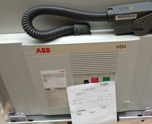 ABB VD4 Vakuum-Schaltkreisbrecher mittlerer Spannung mit 630 A Nennstrom 50/60 Hz Frequenz und 140 kg Gewicht